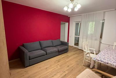 Apartament cu 3 camere semidecomandat în Domenii