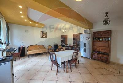 Casă cu Teren 152 Mp în Central - 1