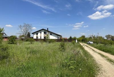 Teren intravilan in Crevedia, 3 loturi 650mp, 26000euro/lot, deschidere 20m - 6