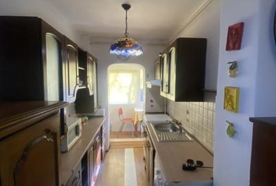 Vanzare apartament 3 camere Etaj 1 Tractorul Brasov - 1