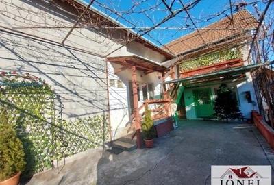 Casă individuală cu 8 camere cu Canalizare în Central - 10
