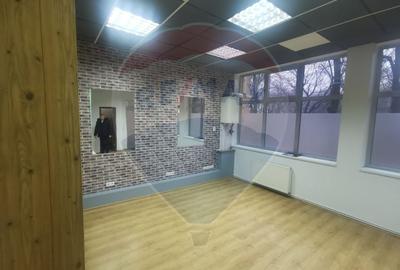 DE INCHIRIAT - Spatiu comercial 34 mp, Piata Revolutiei, Baia Mare - 2