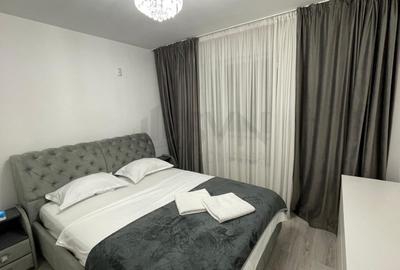 Apartament cu 3 camere semidecomandat în Victoriei