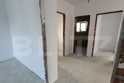 Casă cu 5 camere cu Teren 300 Mp în Dumbrăvița