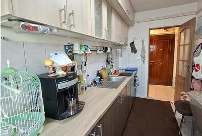 Apartament cu 3 camere decomandat, mobilat în Vasile Aaron - 8