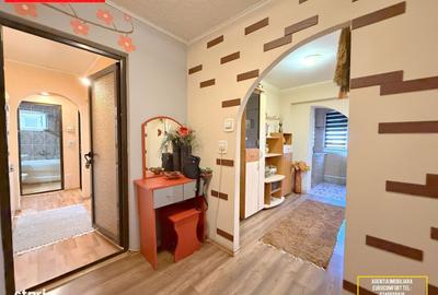 Apartament cu 3 camere decomandat, mobilat în Micro 17 - 2