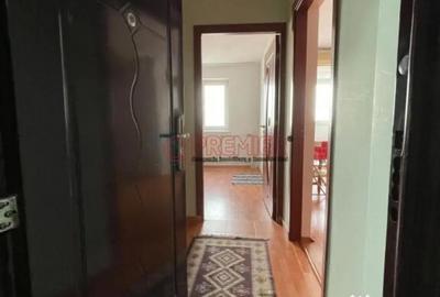 Apartament cu 2 camere semidecomandat în Apărătorii Patriei