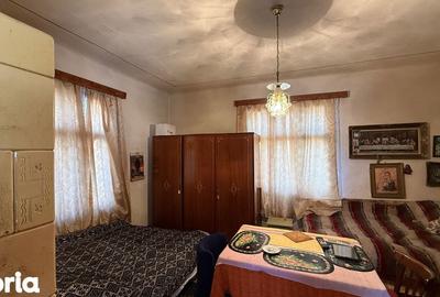 Casă cu 4 camere cu Teren 373 Mp în Central - 2