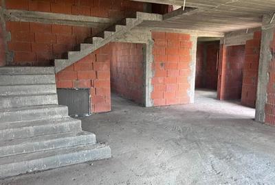 Casă cu 5 camere cu Teren 550 Mp în Aeroport - 1