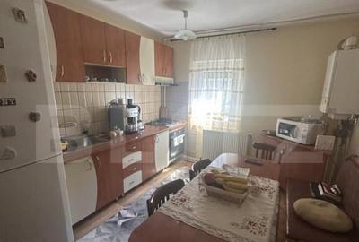Apartament cu 3 camere decomandat, mobilat în Micro 16