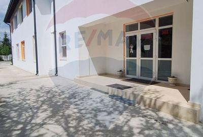 Spațiu comercial, de 447.5 mp, în Central - 13