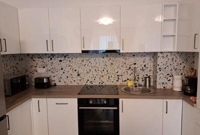 Proprietar (pers, fizica ) dau in chirie pe termen lung ap. 2 cam. in bloc nou - 3