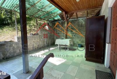 Casă cu 4 camere în Central - 1