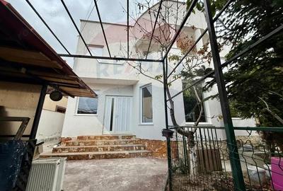 Casa tip pensiune de vanzare in Eforie Nord teren 300 mp Casa tip pensiune de vanzare in Eforie Nord teren 300 mp - 1