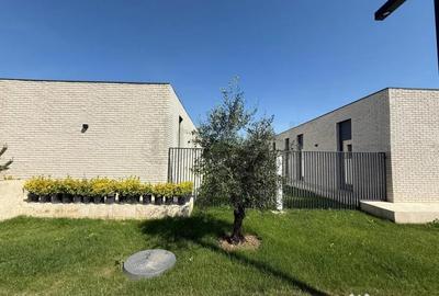 Casă cu 5 camere cu Teren 588 Mp în Corbeanca