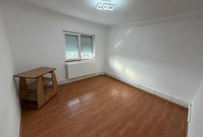 Apartament cu 3 camere decomandat în Galați - 4