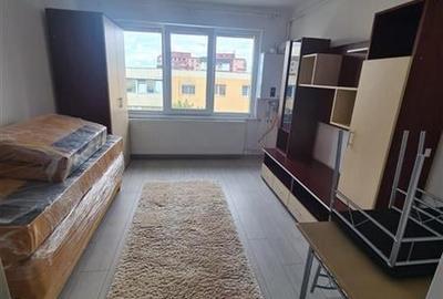 Garsoniera  renovata, mobilata si utilata intrare Racadau