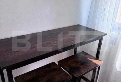 Garsonieră decomandată, mobilată în Tractorul