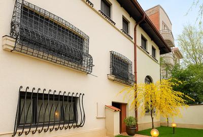 Casă individuală cu 9 camere cu Teren 300 Mp în Primăverii - 3