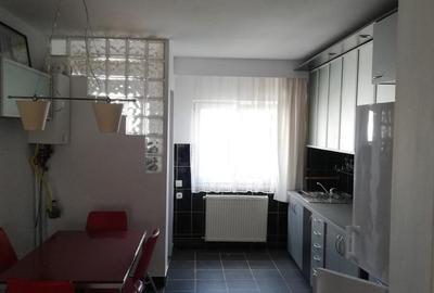 Apartament cu 4 camere decomandat în 22 Decembrie - 2