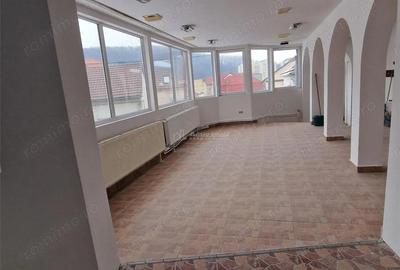 Spațiu comercial, de 290 mp, în Central - 13