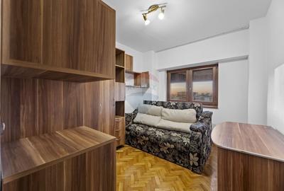 Apartament 3 camere de inchiriat, 2 bai, balcon, Bdul. Revolutiei Apartament 3 camere de inchiriat, 2 bai, balcon, Bdul. Revolutiei - 3