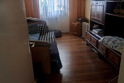 Apartament cu 3 camere semidecomandat în Crihala