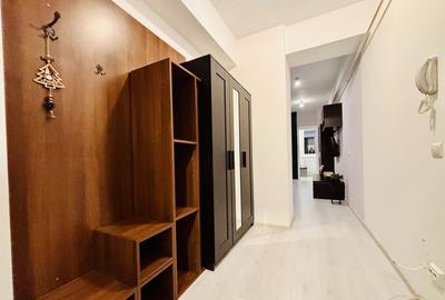 Apartament cu 3 camere semidecomandat, mobilat în 13 Septembrie - 7