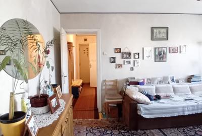 Apartament cu 3 camere semidecomandat în Brâncoveanu