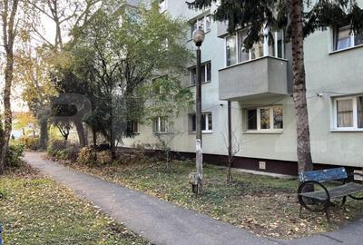Apartament cu 3 camere semidecomandat în Central - 1