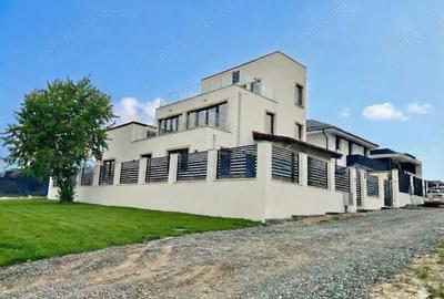 Casă cu Teren 1000 Mp în Central - 1