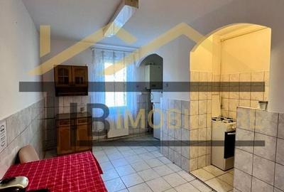 Apartament de 2 camere, decomandat, 60mp, Zona UMF - 6