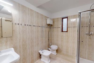 Casă individuală cu 15 camere cu Canalizare în Universitate - 56