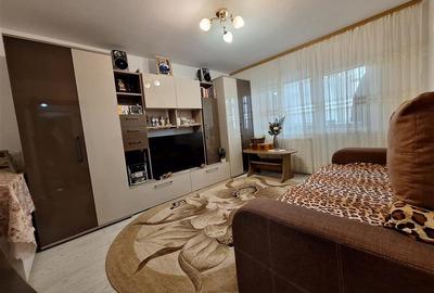 Apartament cu 3 camere decomandat, mobilat în 9 Mai - 1