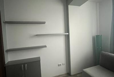 Apartament cu 3 camere semidecomandat în Apărătorii Patriei - 2