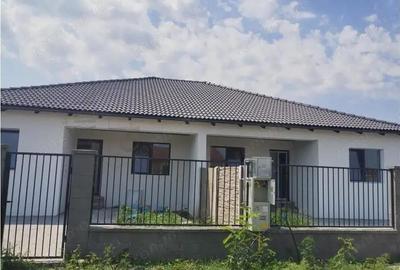 Duplex 4 camere - langa asfalt - personalizare interioara