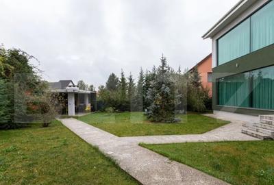 Casă cu 8 camere cu Teren 2300 Mp în Lunei - 10