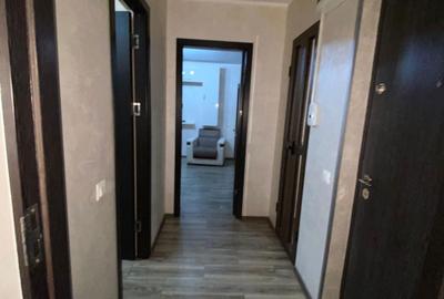 Apartament cu 3 camere semidecomandat în Central - 1