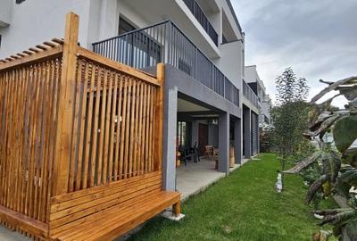 Casa individuala , 392 mp utili , 5 parcari , Zona Vivo
