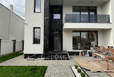 Casă individuală cu 4 camere în Sânpetru