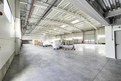 Spațiu comercial, de 960 mp, în Central - 4