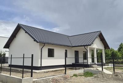 Casă cu 4 camere în Mărgineni - 2