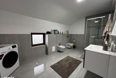 Apartament cu 4 camere în Petrești - 1