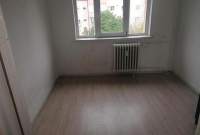 Decomandat Bloc Izolat Calea Girocului - 2