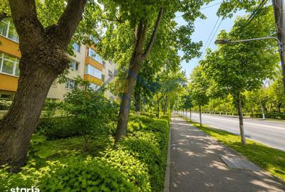 Apartament cu 3 camere semidecomandat în Nord