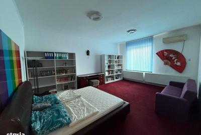 Spațiu comercial, de 70 mp, în Central - 4