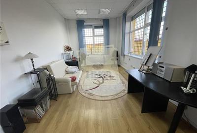 Vila 302 mp cu 9 camere 4 bai garaj si 700 mp teren in Bradu - 8