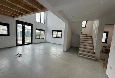 Casă cu Teren 344 Mp în Moșnița Nouă