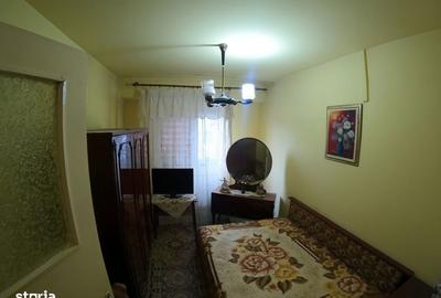 Apartament cu 3 camere decomandat în Uiești - 1