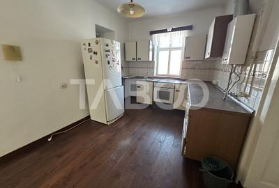 Casa cu potential de investitie 280 mp utili teren liber 2064 Cincu - 9